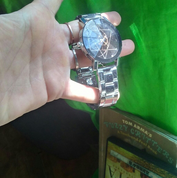 Watch - Picture 2 of 4